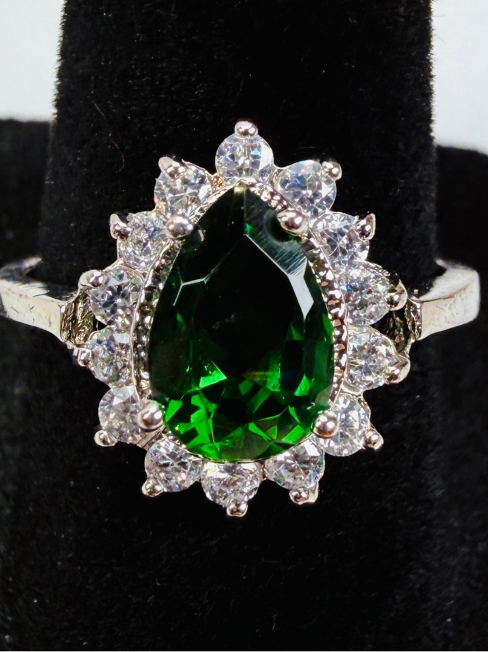 Pretty Silvertone green cz holiday bling size 8 ring
